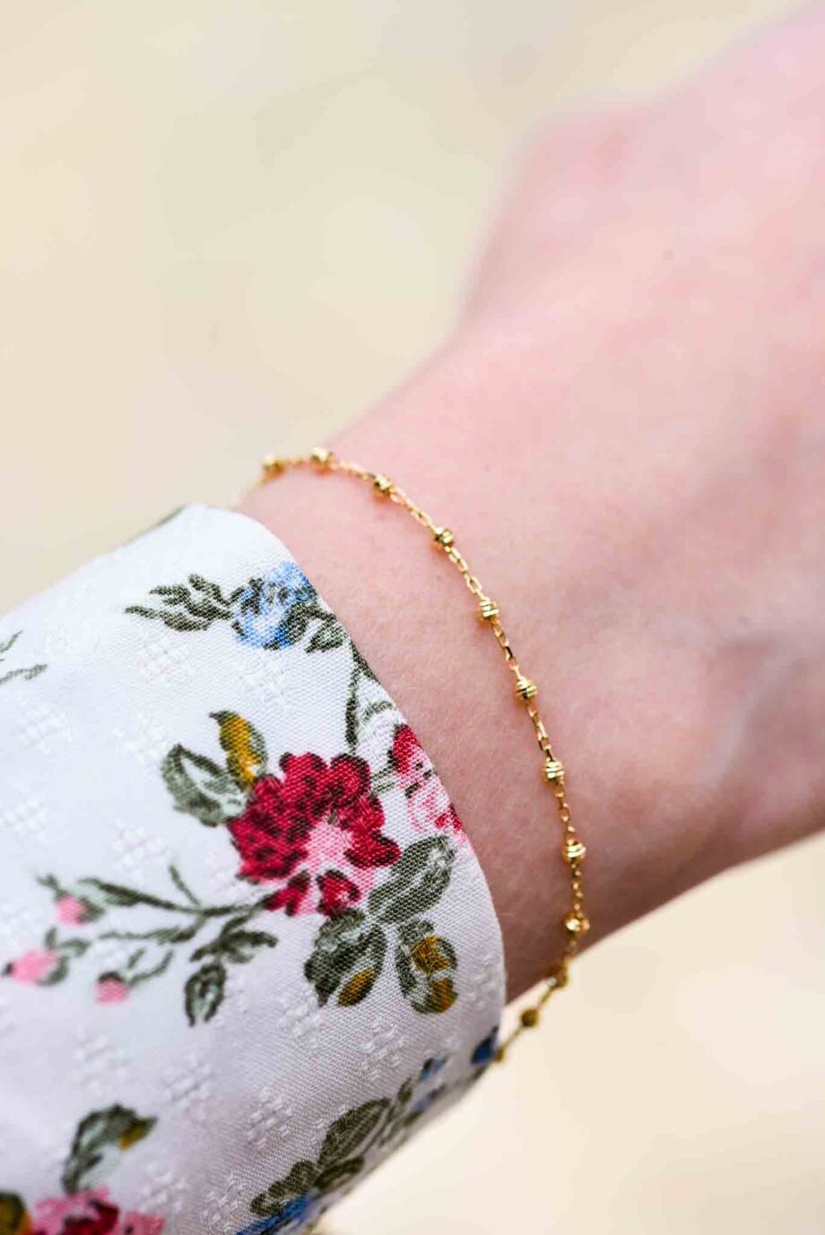 poignet bracelet en or chemise à fleurs