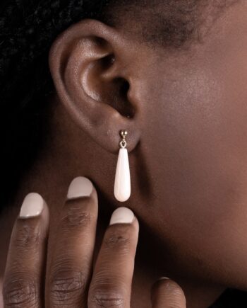 boucle d'oreille main vernis