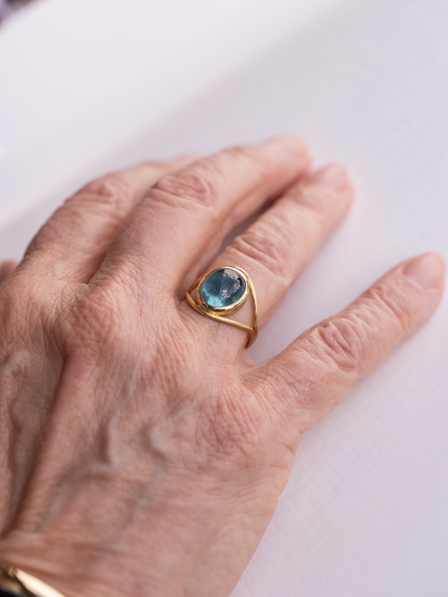 Bague or jaune et tourmaline cabochon - Salento