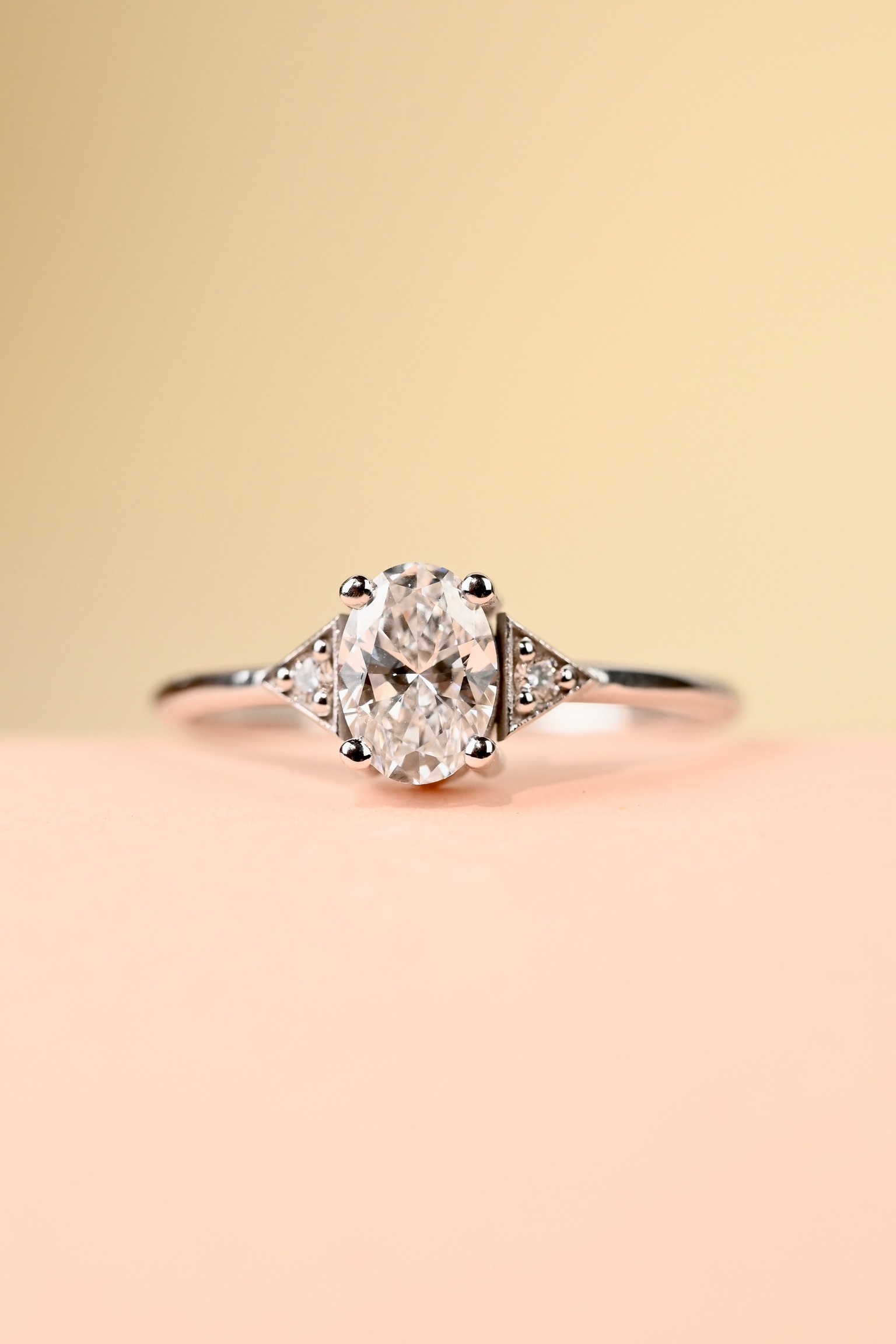 bague diamant fond rose et jaune