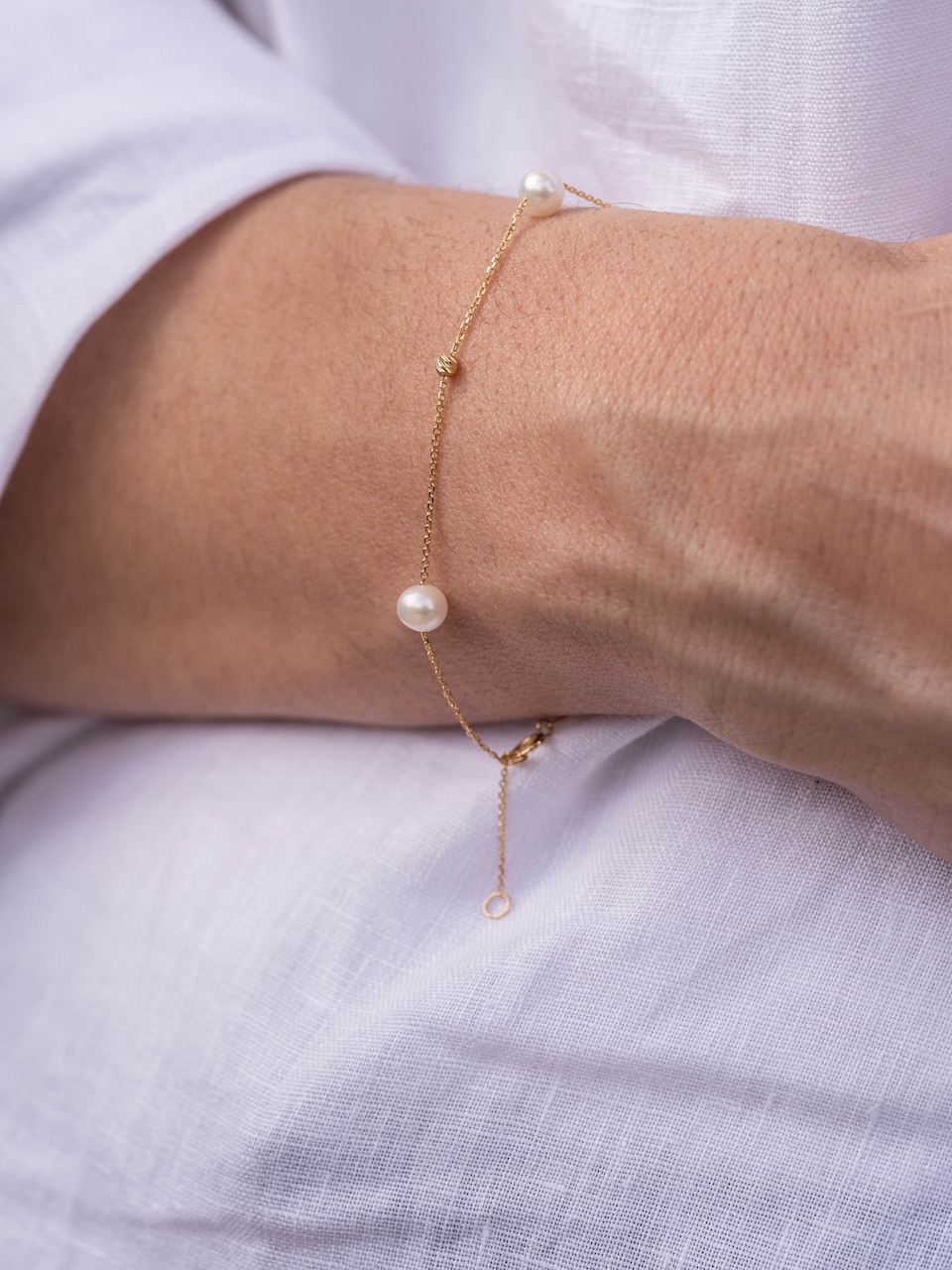 bracelet or chemise blanche