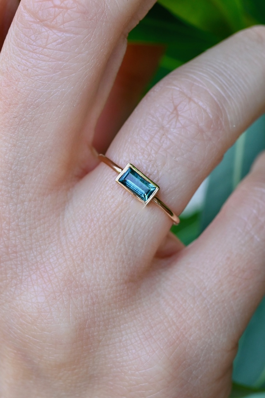 bague doigt plante