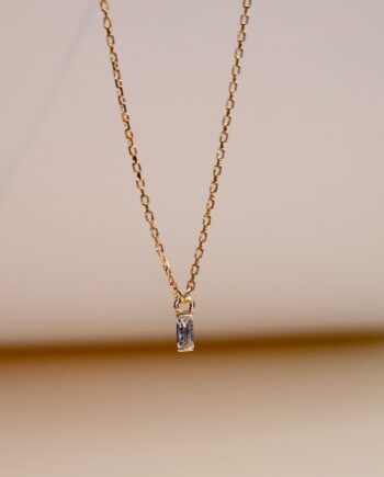 collier fond beige